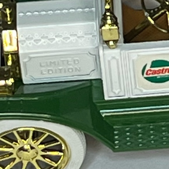 Vintage Castrol Limited Edition, 1913 Model T Van Bank. New inbox. - Picture 5 of 14